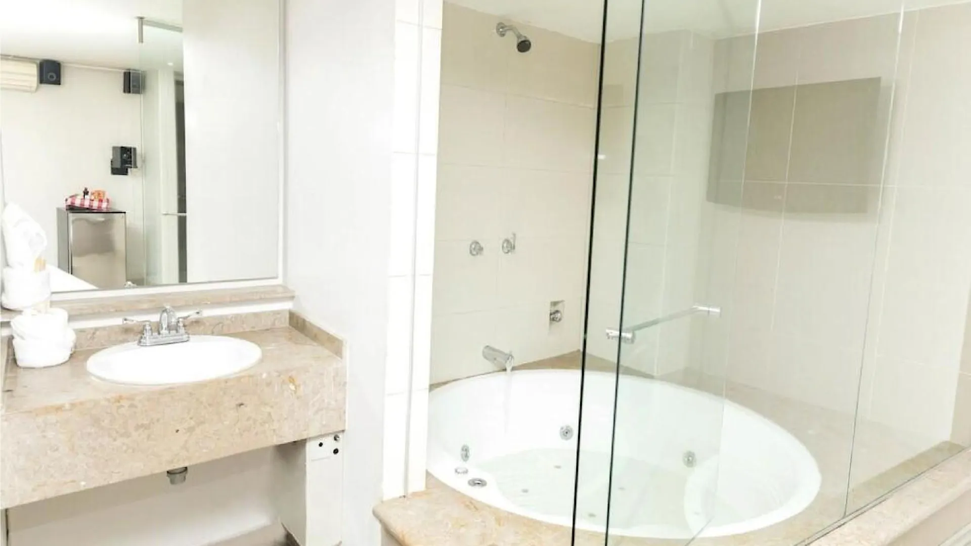 ***  Hotel Romanza Medellin Colombia