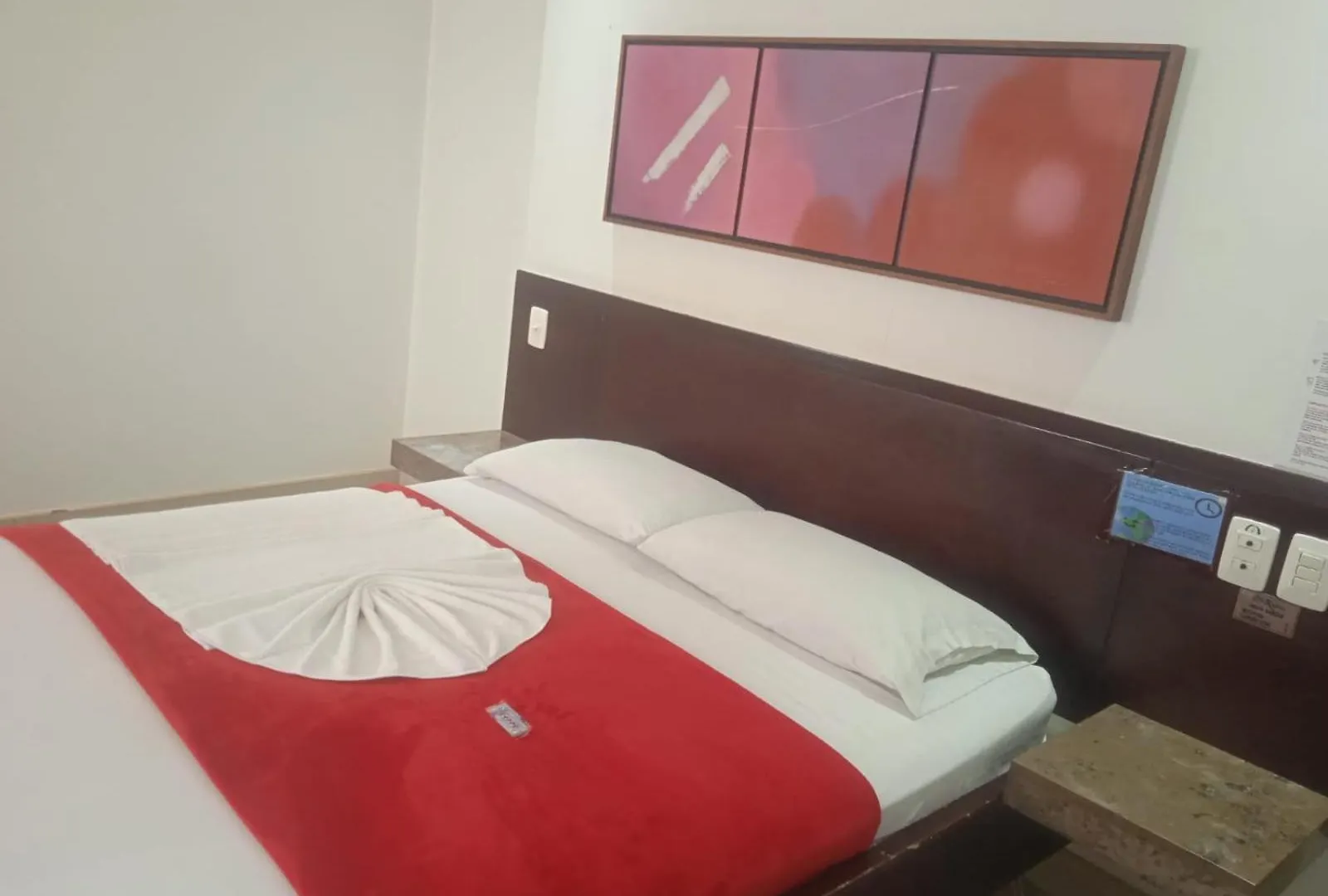 Hotel Romanza Medellin 3*,