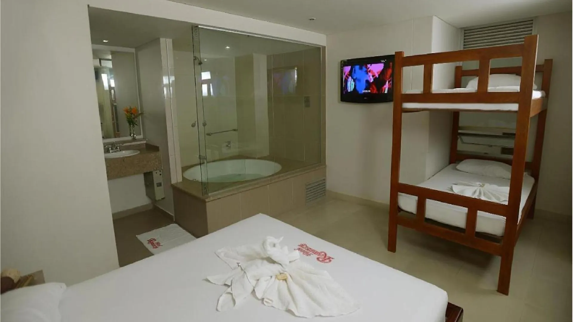 Hotel Romanza Medellín 3*,  Colombia